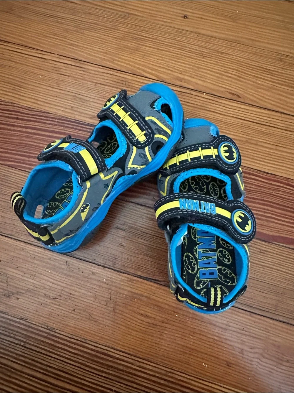 Boys 7T Batman sandals